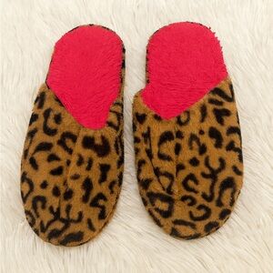 La Vie En Rose Leopard Print Slippers with Red Interior